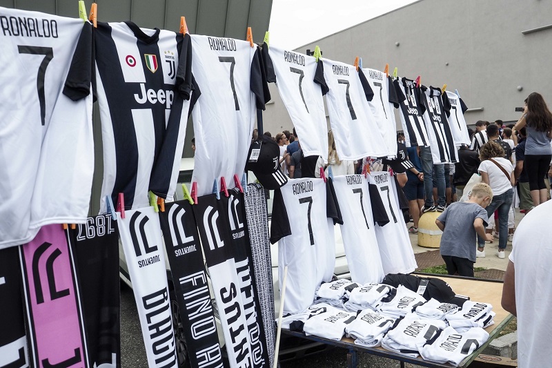 Juventusu se pomalu vrací finanční prostředky, které vynaložil za nákup Cristiana Ronalda. Juventusu se pomalu vrací finanční prostředky, které vynaložil za nákup Cristiana Ronalda.