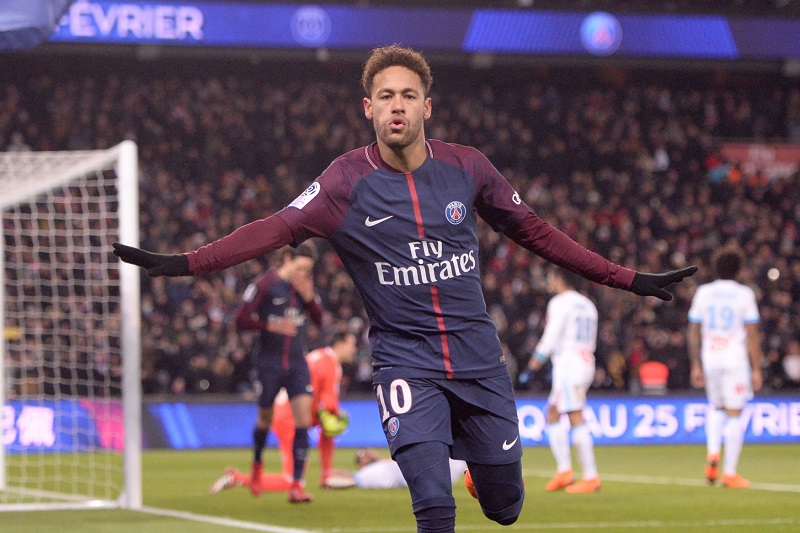 Brazilský útočník Neymar ujistil příznivce, že hodlá pokračovat v PSG.