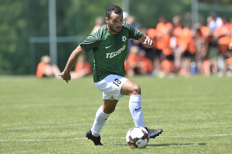 Záložník Rafael Acosta si druhou ligu nezahraje, přestoupil do Jablonce.