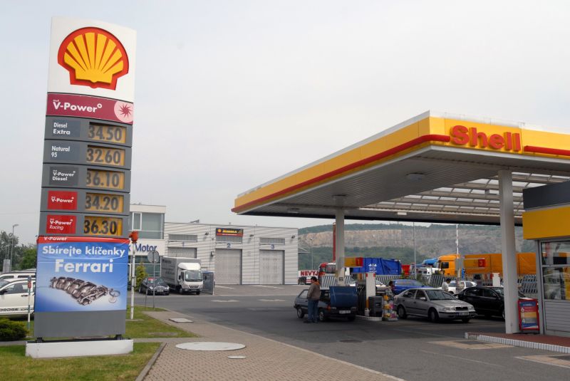 Čerpací stanice Shell.