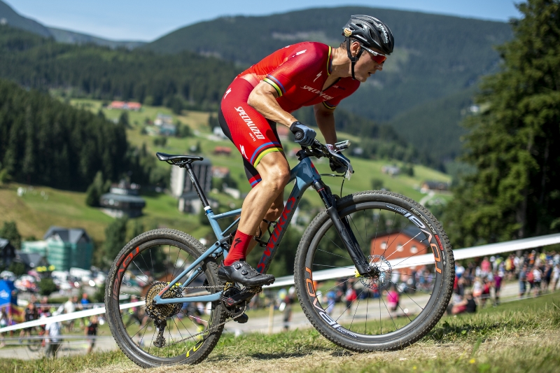 Kulhavý slaví sedmý titul v cross country, Škarnitzlová první.