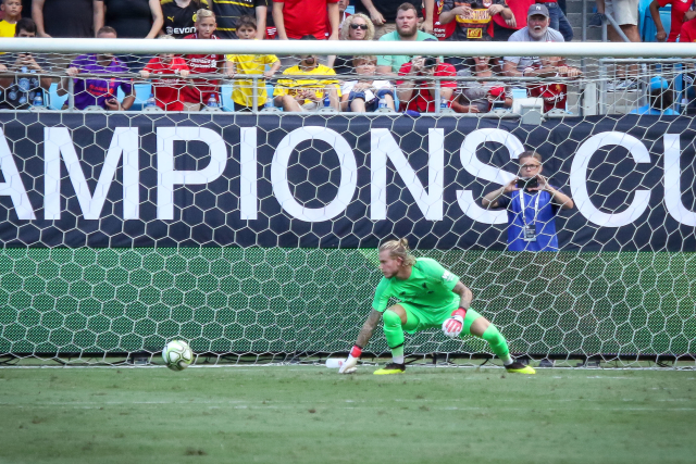 Loris Karius opět svůj tým nepodržel.