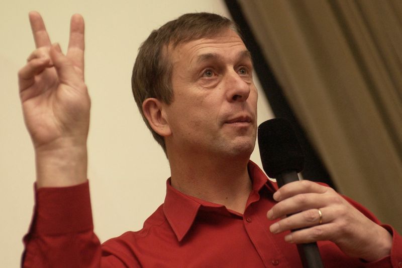 Kevin Warwick (2004).