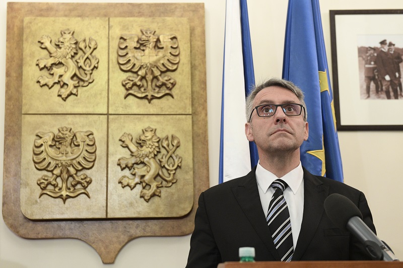 Problémy ministrů s diplomovými pracemi pokračují.