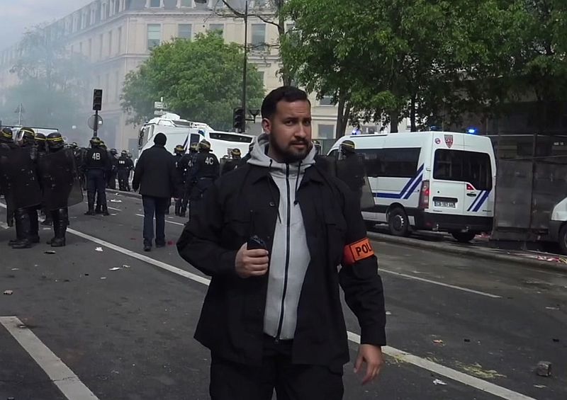 Alexandre Benalla během prvomájové demonstrace v Paříži.