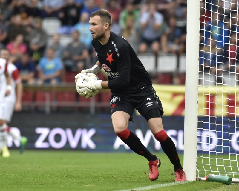 Slavia prodloužila smlouvu s brankářem Kolářem do června 2022.