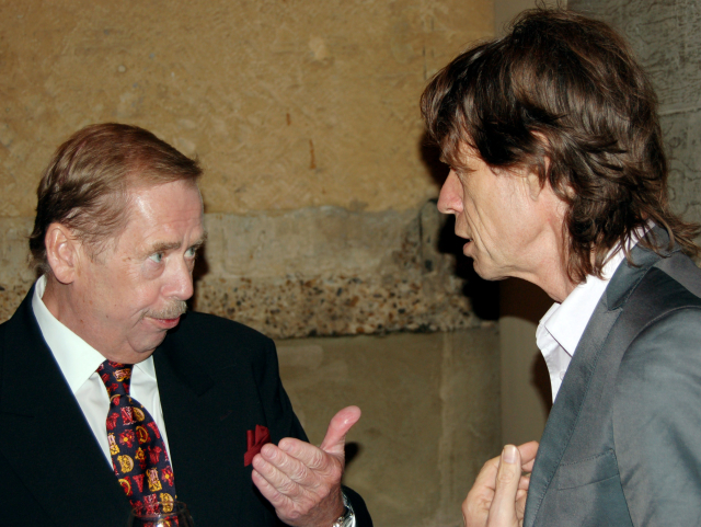 Prezident Václav Havel a frontman kapely Rolling Stones Mick Jagger.