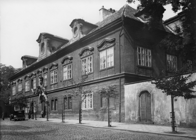 Palác Velkopřevorství maltézského řádu v Praze na Kampě.
