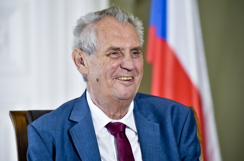 Prezident Miloš Zeman chce kauzu H-Systemu probrat s Rychetským a Šámalem osobně.