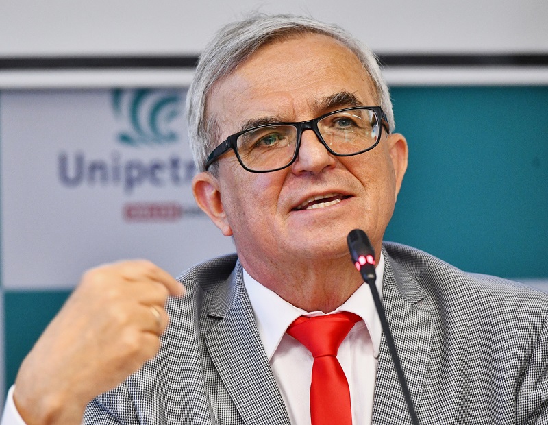 Generální ředitel Unipetrolu Andrzej Modrzejewski.