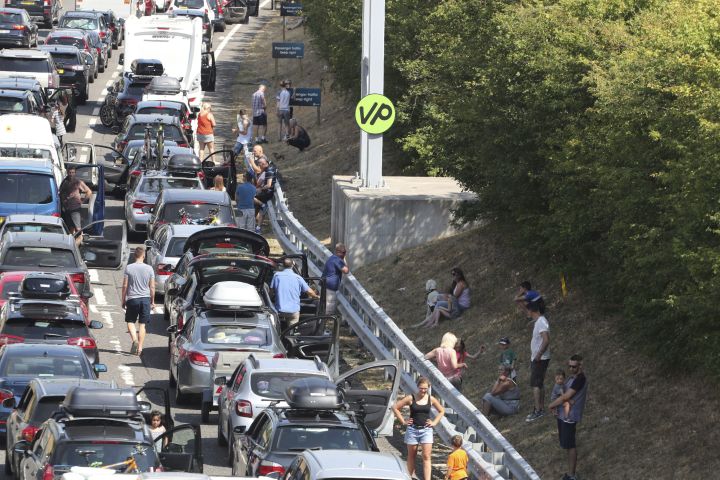Dopravní situace před Eurotunelem v Británii.