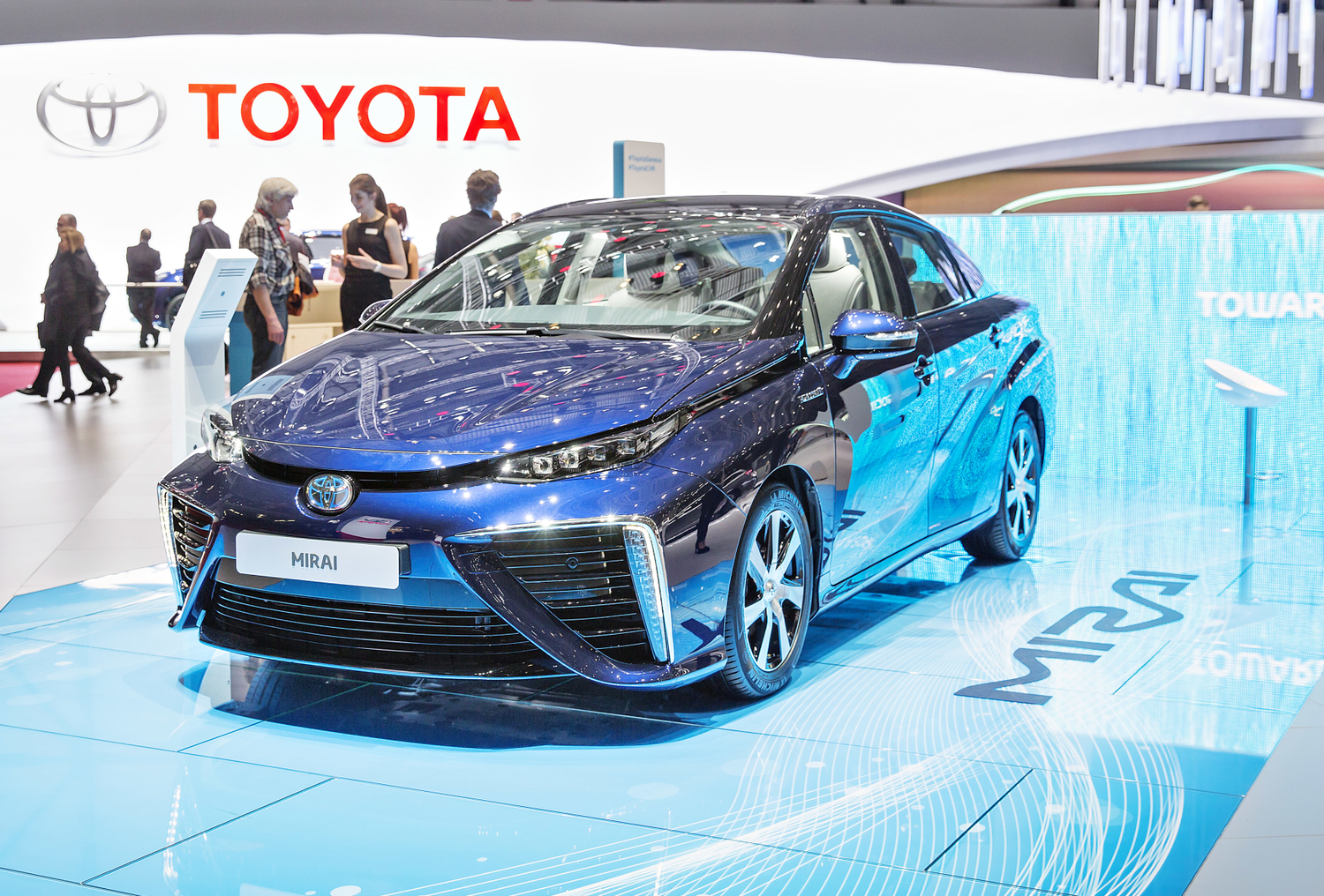 Toyota Mirai při představení na mezinárodním autosalónu v Ženevě (2016).