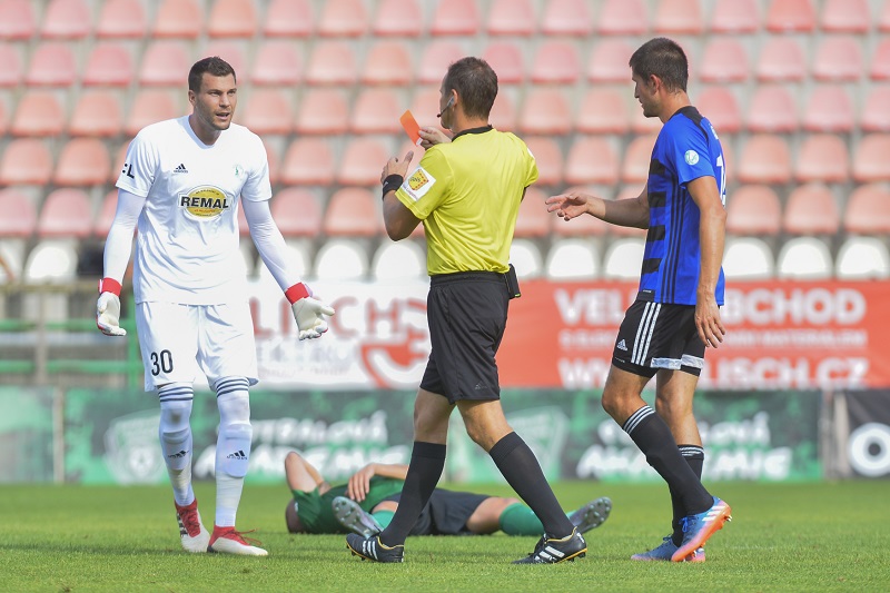 Prvním vyloučeným hráčem Bohemians byl v Příbrami brankář Fryšták.