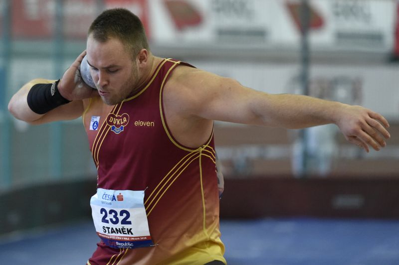 Koulař Staněk si vylepšil letošní maximum na 21,52 metru. Koulař Staněk si vylepšil letošní maximum na 21,52 metru.