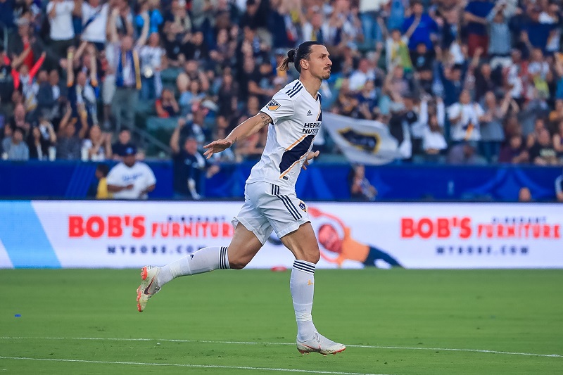 Zlatan Ibrahimovič opět řádil, proti Orlandu vstřelil svůj první hattrick v MLS.