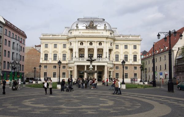 Slovenské národní divadlo. Slovenské národní divadlo.
