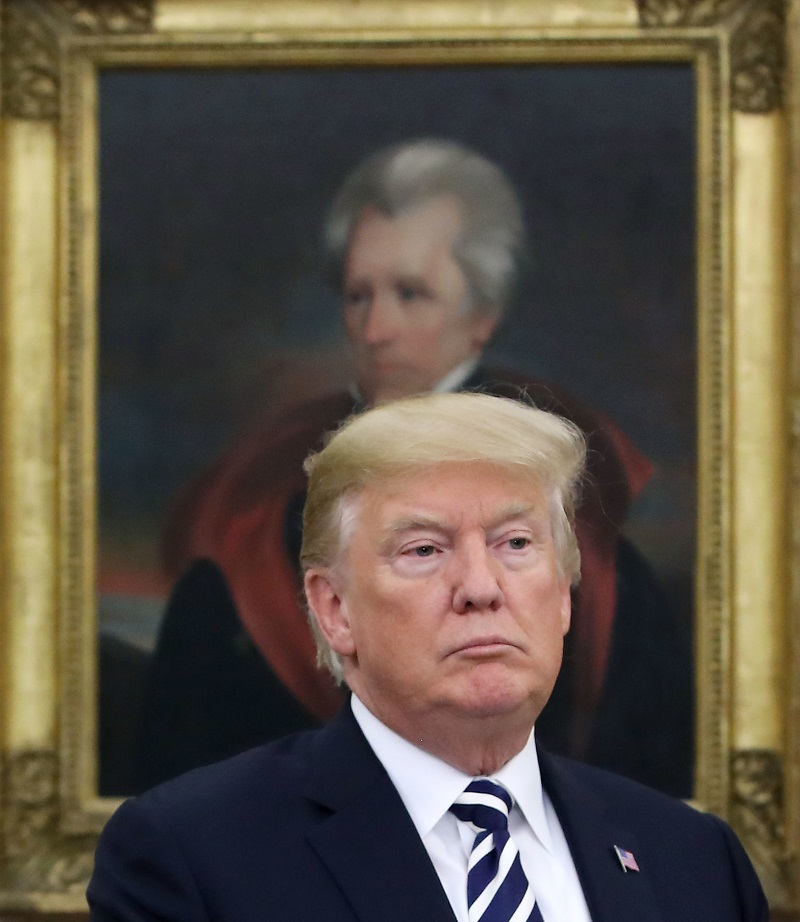 Americký prezident se na Twitteru pustil do bratrů Kochových.