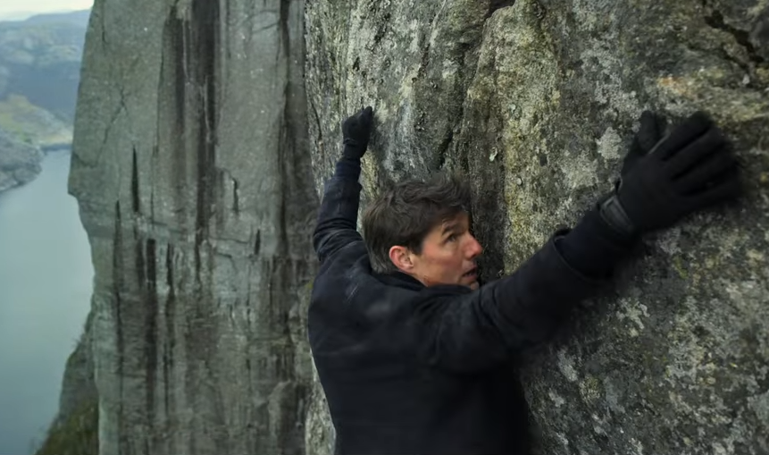 Tom Cruise v novém Mission: Impossible zase září.