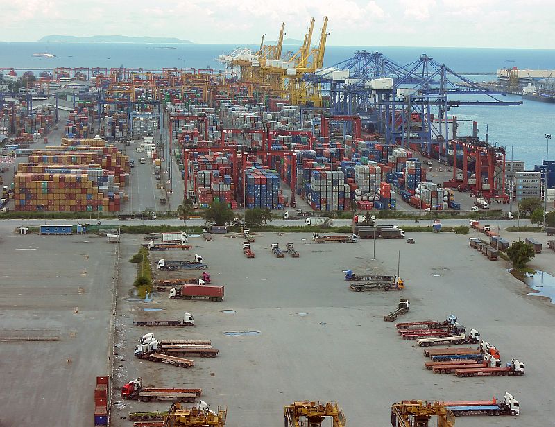 Thajský přístav Laem Chabang Port.