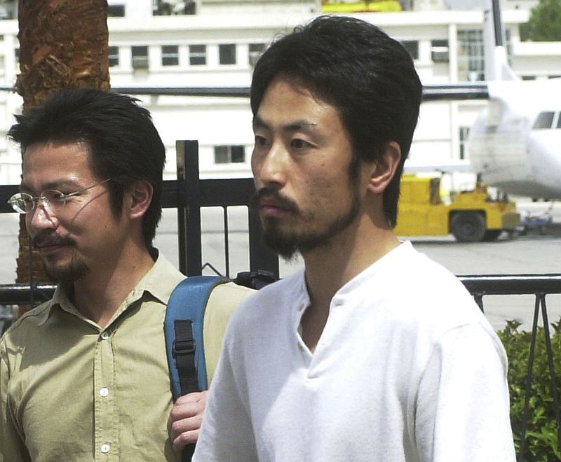 Japonský novinář Džumpei Jasuda (vpravo) na snímku z roku 2004.