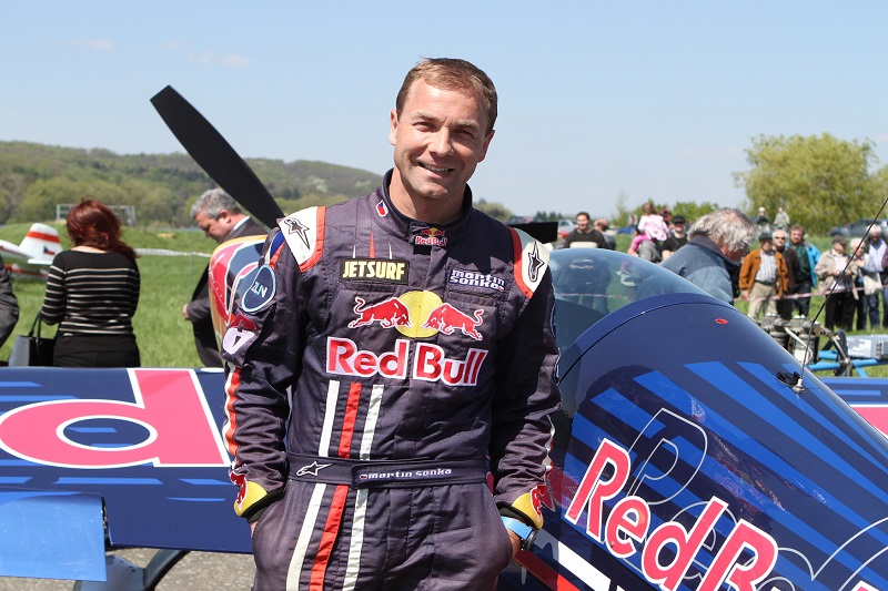 Martin Šonka je po polovině závodu Red Bull Air Race na třetí příčce, ale chce bojovat o titul.