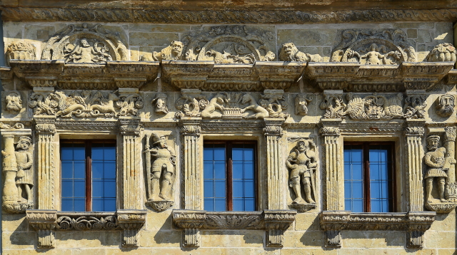 Městská galerie Litomyšl sídlí v domě U Rytířů. Městská galerie Litomyšl sídlí v domě U Rytířů.
