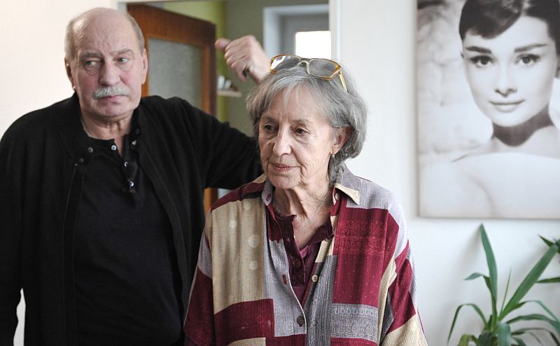 Herečka Nina Divíšková a kameraman Juraj Fándli.