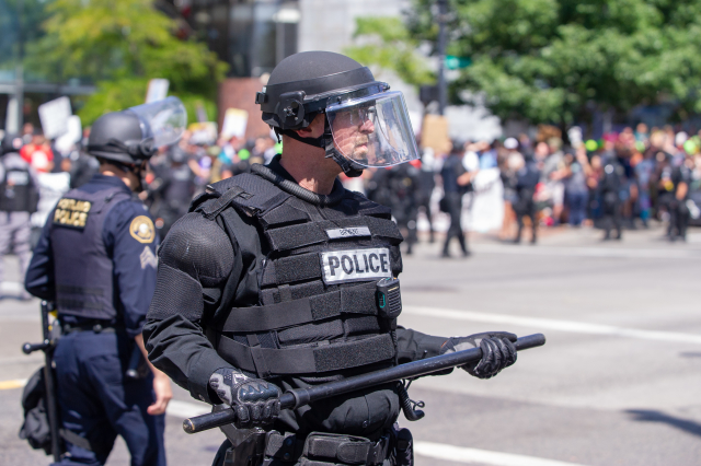 Policie rozehnala demonstrace ultrapravice a odpůrců v Portlandu.