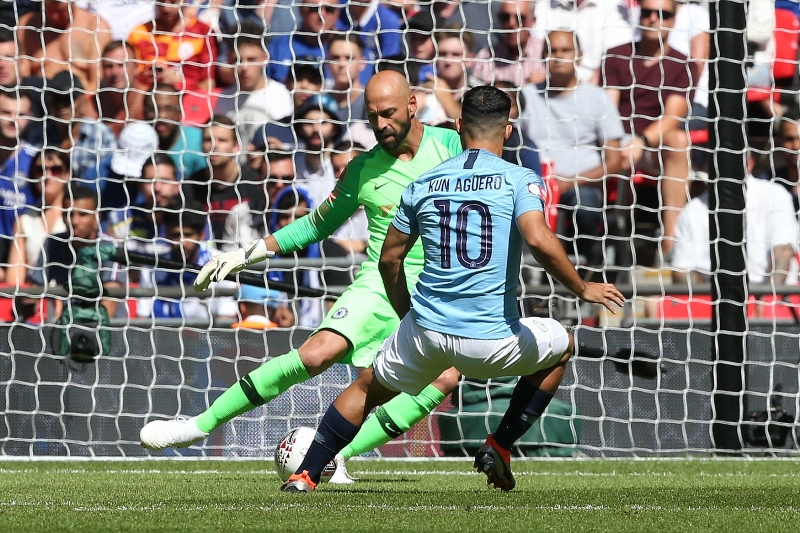 Sergio Agüero vstřelil v Manchesteru 200. gól a vělkou měrou se podílel na trofeji. Sergio Agüero vstřelil v Manchesteru 200. gól a vělkou měrou se podílel na trofeji.