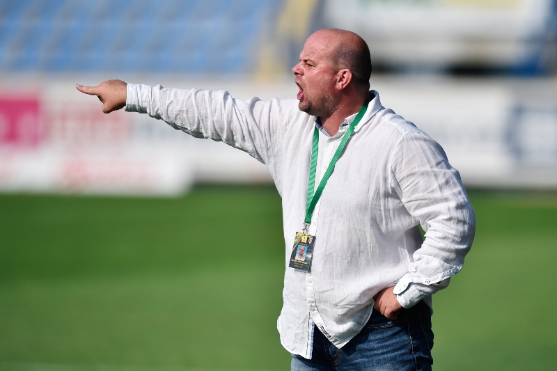 Roman Nádvorník nezažívá v Karviné coby trenér ideální start do sezóny.