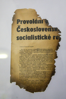 Ohořelý propagandistický leták.