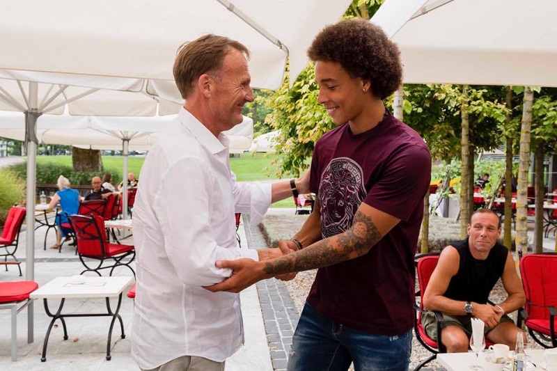 Borussia Dortmund získala belgického záložníka Alexe Witsela.