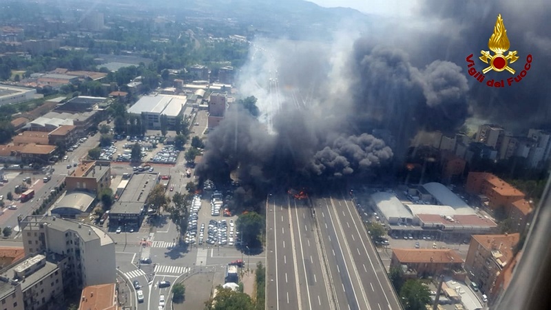 Nedaleko letiště se ozvala exploze.