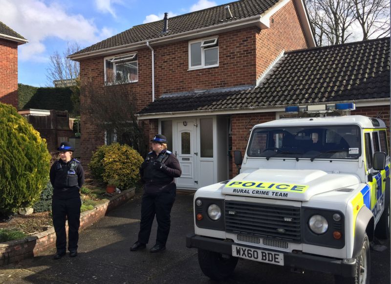 Britská policie po útoku na Skripalovi hlídala jejich dům.
