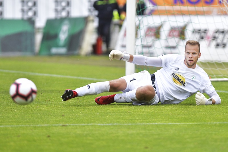 Brankář Roman Valeš pomohl Bohemians k výhře v malém pražském derby. Brankář Roman Valeš pomohl Bohemians k výhře v malém pražském derby.