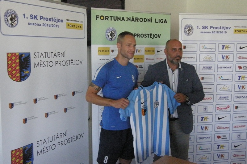Jan Polák si zahraje druhou ligu za Prostějov. Jan Polák si zahraje druhou ligu za Prostějov.