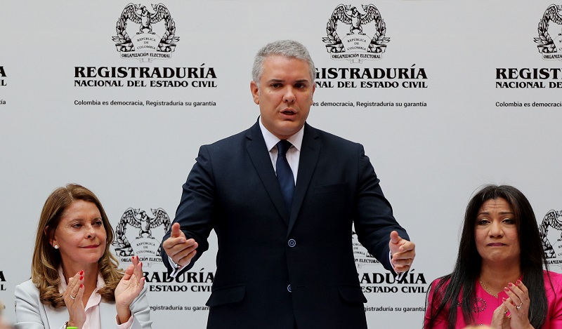 Iván Duque dlouhodobě kritizuje mírovou dohodu, kterou podepsal jeho předchůdce.