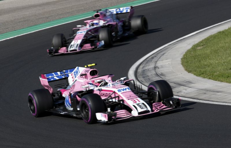Tým F1 Force India pomohl zachránit otec pilota Strolla.