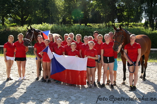 Družstvo ve složení Barbora Kyselá, Kristýna Kyselá, Michaela Milatová, Veronika Cábová, Adéla Kotolová a Klára Kyselá na Aladinovi s lonžérem Ondřejem Svobodou vyjelo sedmé místo.
