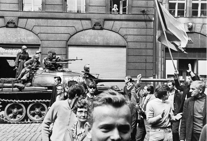 Američan Paul Goldsmith nafotil Prahu v srpnu 1968.