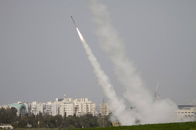 Izrael se ocitl pod palbou Palestinců, zemřeli tři civilisté. Izrael se ocitl pod palbou Palestinců, zemřeli tři civilisté.