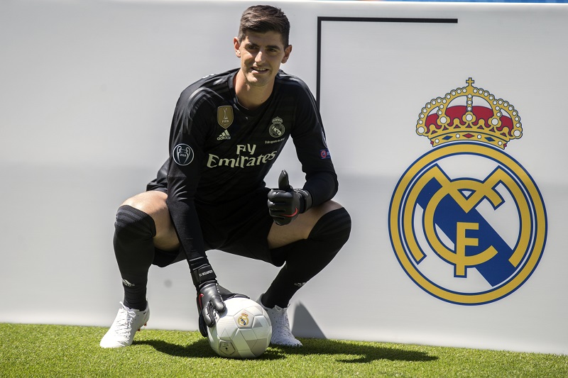 Real Madrid definitivně dokončil přestup gólmana Thibauta Courtoise.