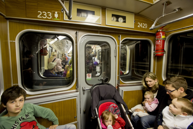 Historická souprava pražského metra. 