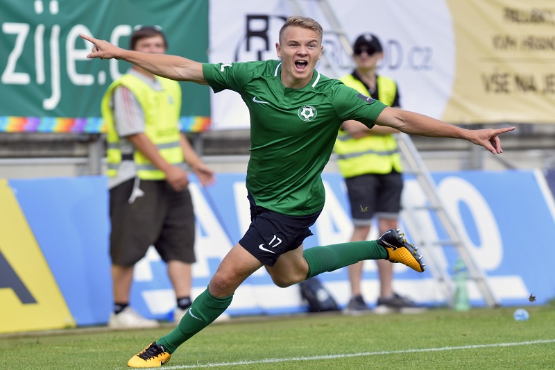 Talentovaný záložník Jan Matoušek už definitivně patří pražské Slavii.