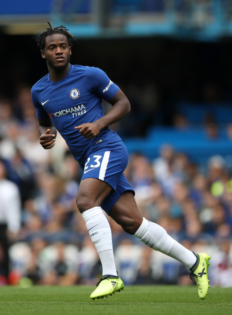 Michy Batshuayi odchází hostovat do Valencie.
