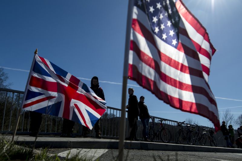 Vlajky USA a Británie. Vlajky USA a Británie.