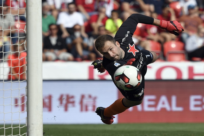 Brankář pražské Slavie Ondřej Kolář očekává těžkou odvetu.
