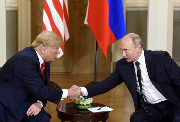 Donald Trump (vlevo) s Vladimirem Putinem.