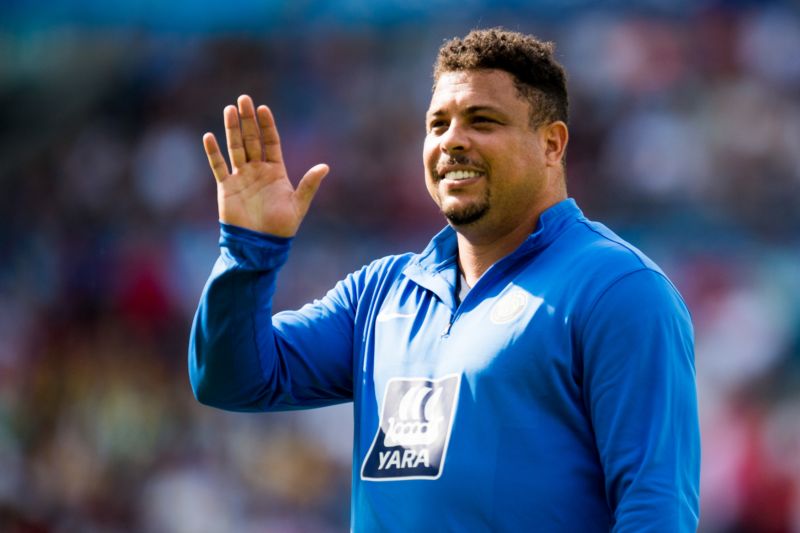 Brazilec Ronaldo opustil po zápalu plic nemocnici na Ibize.