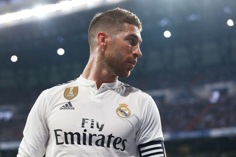 Sergio Ramos zranil ve finále LM hned dva hráče Liverpoolu.